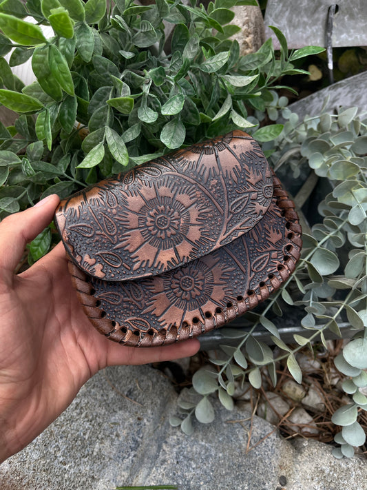 Carved Muñeca bag